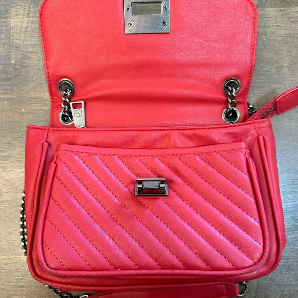 Badgley Mischka Red Vegan Leather
Handbag Purse Quilted Chain
Convertible - Picture 2 of 7